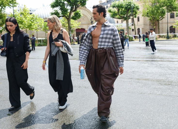 Streetwear Style Tips for Men in 2025