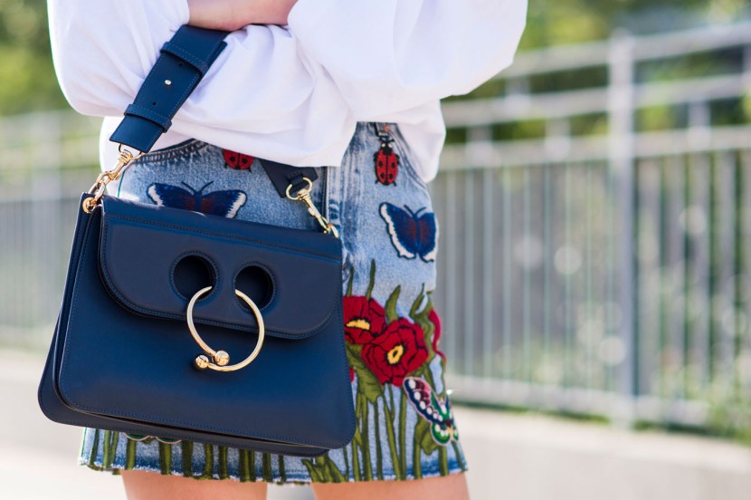 Essential Streetwear Accessories for a Complete Look